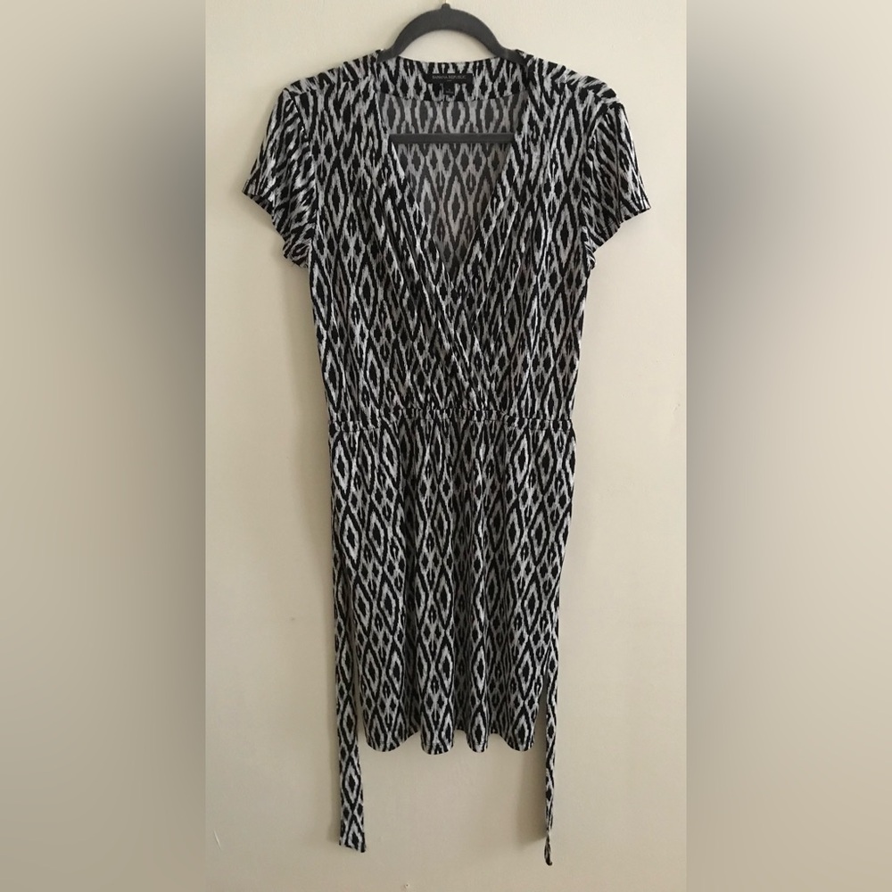 Banana Republic Factory black/white faux wrap dress. Size Small